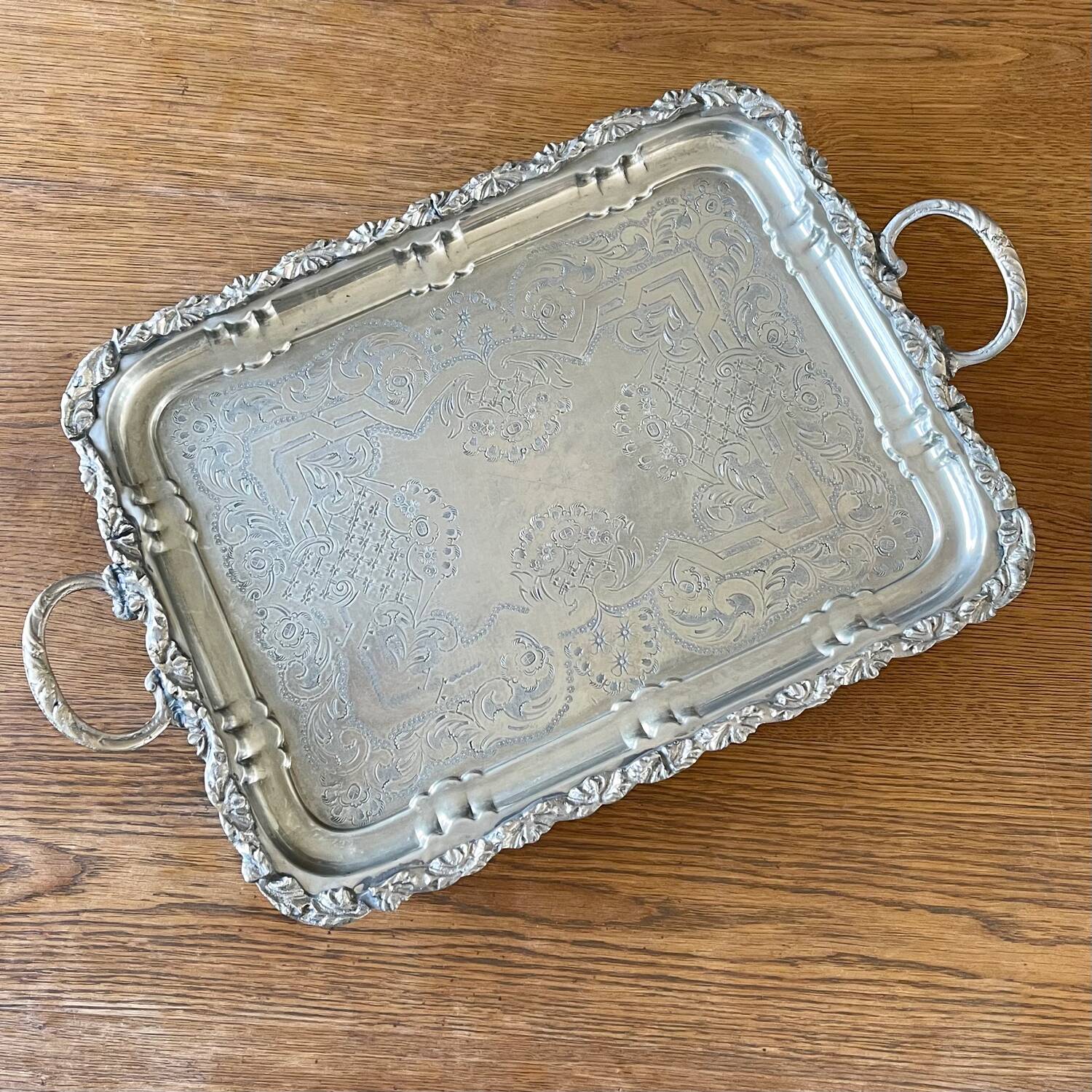 Tray on feet with handles