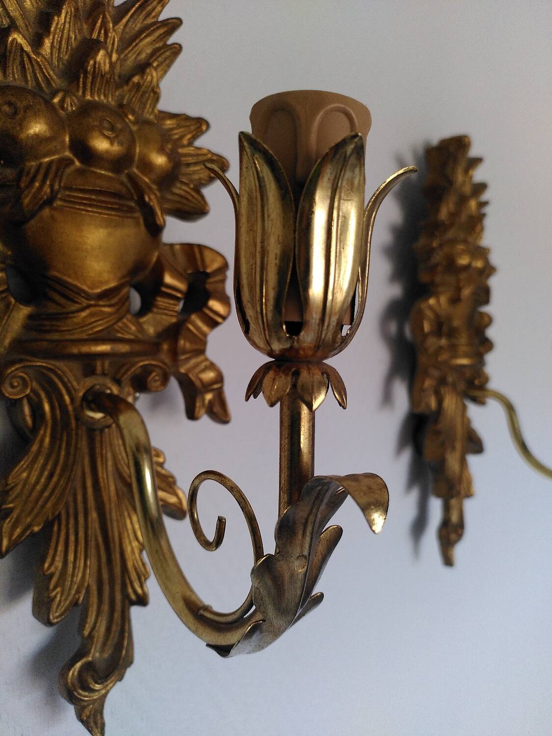 Paire d'appliques en bois doré sculpté, Italie