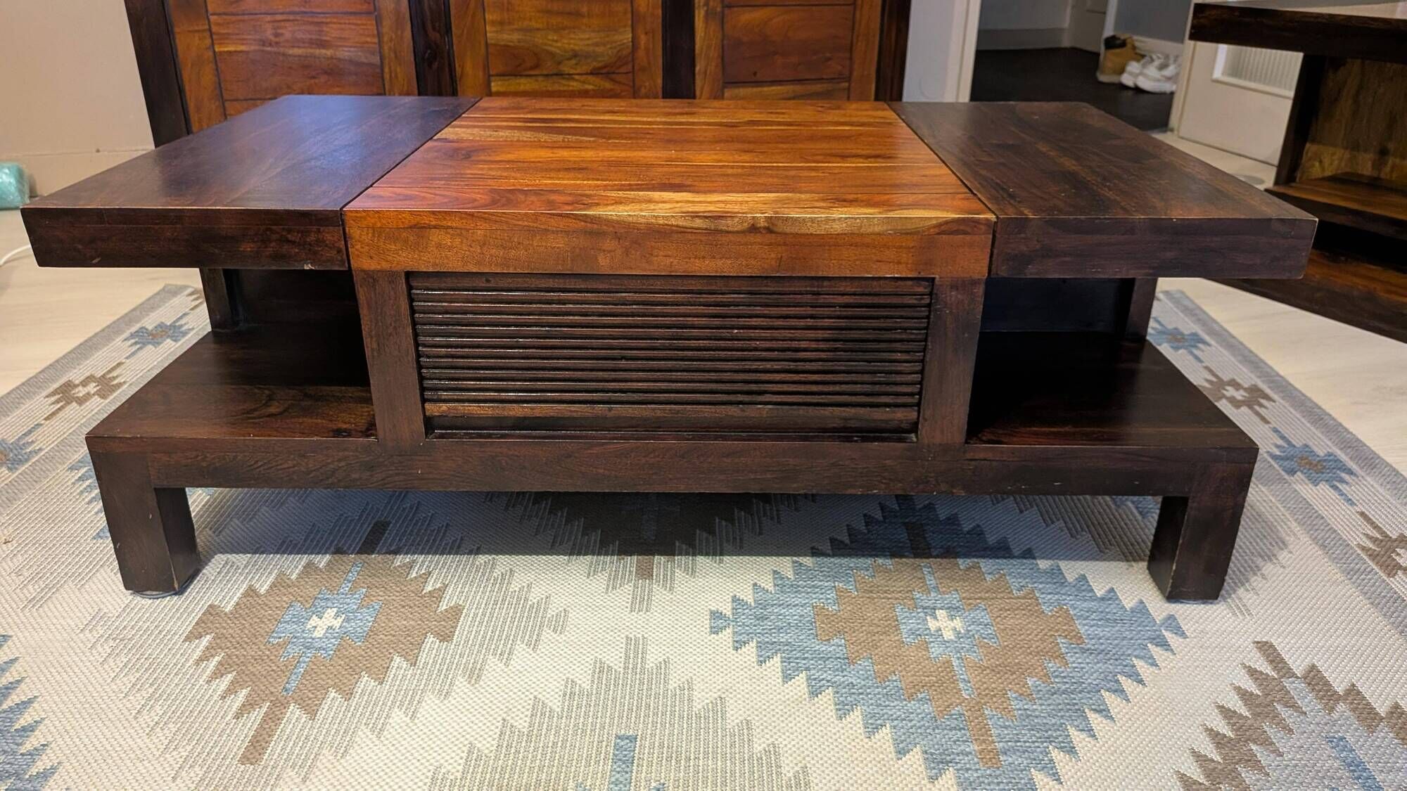 Table basse en bois massif
