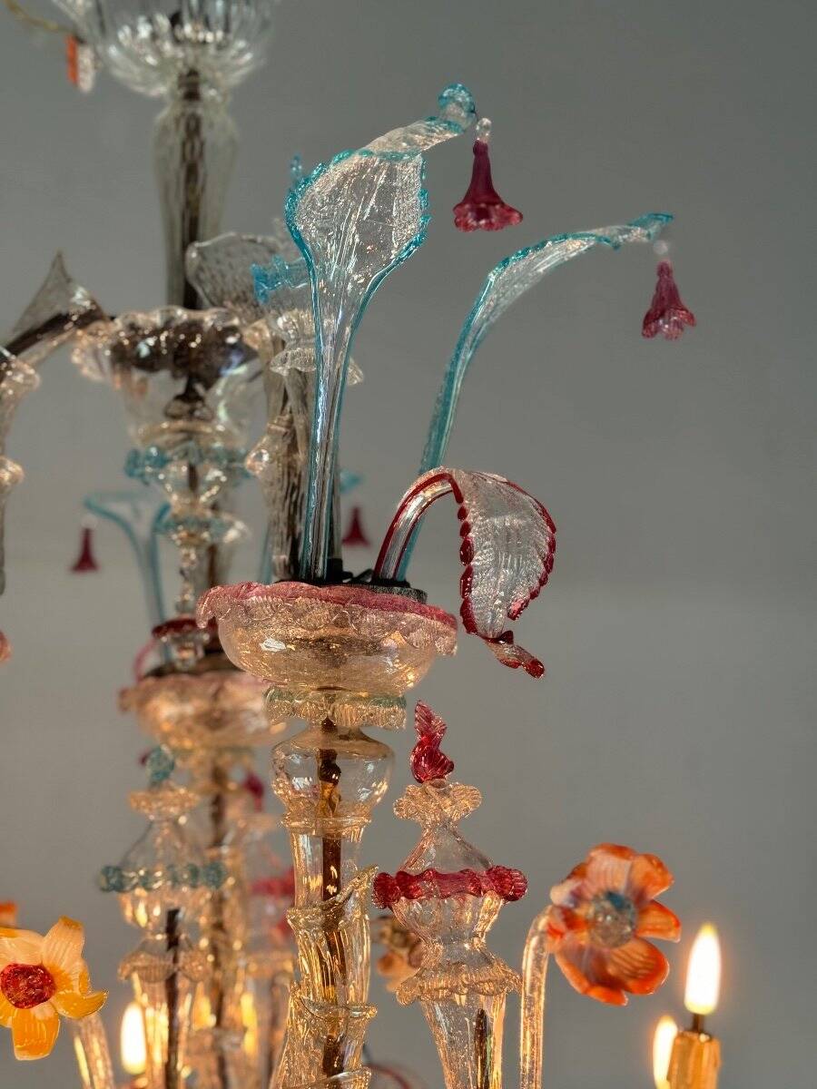 Rezzonico Venetian chandelier in multicolored Murano glass, 12 light arms, circa 1900