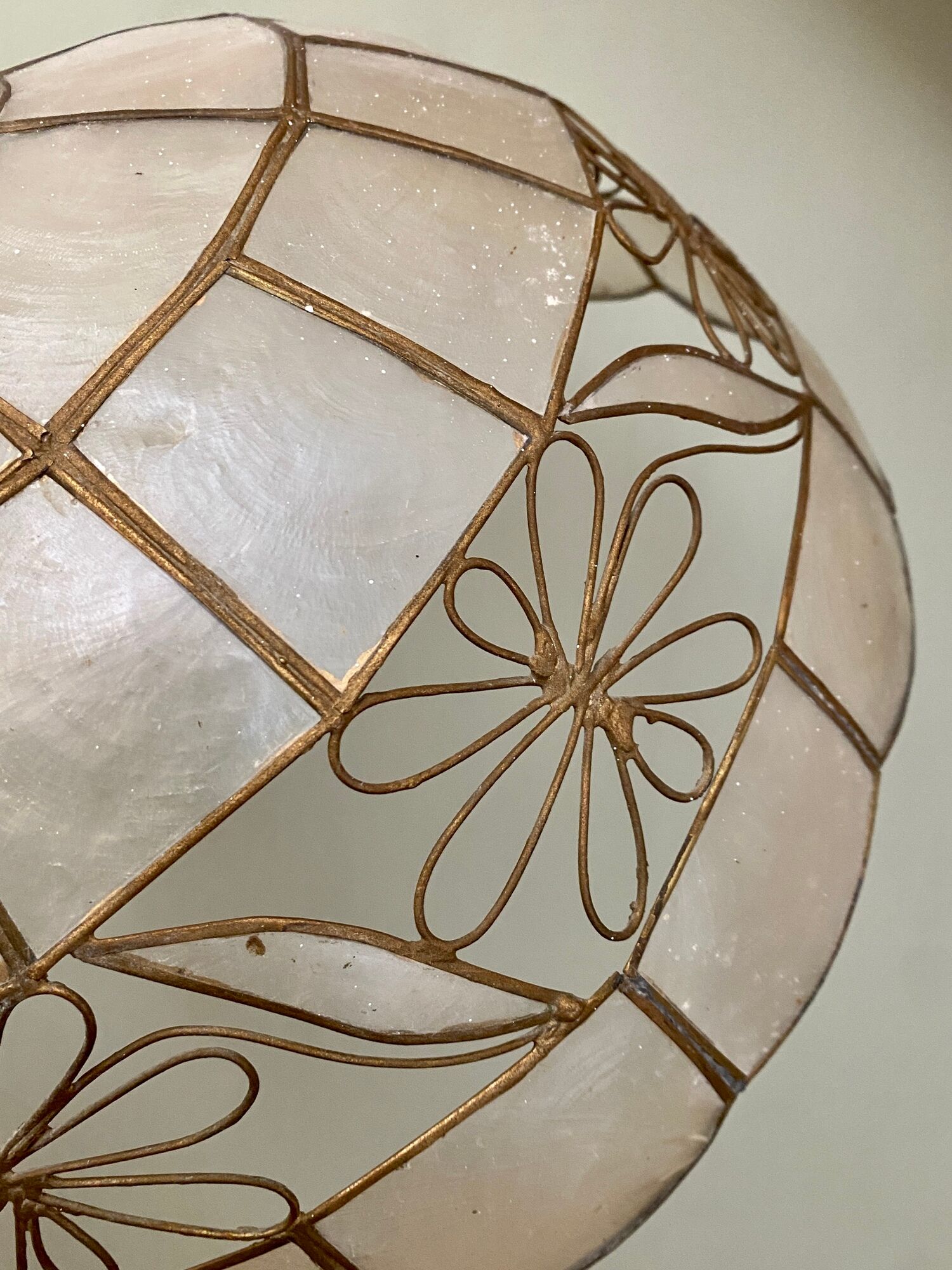 Vintage lampshade suspension in mother-of-pearl and brass