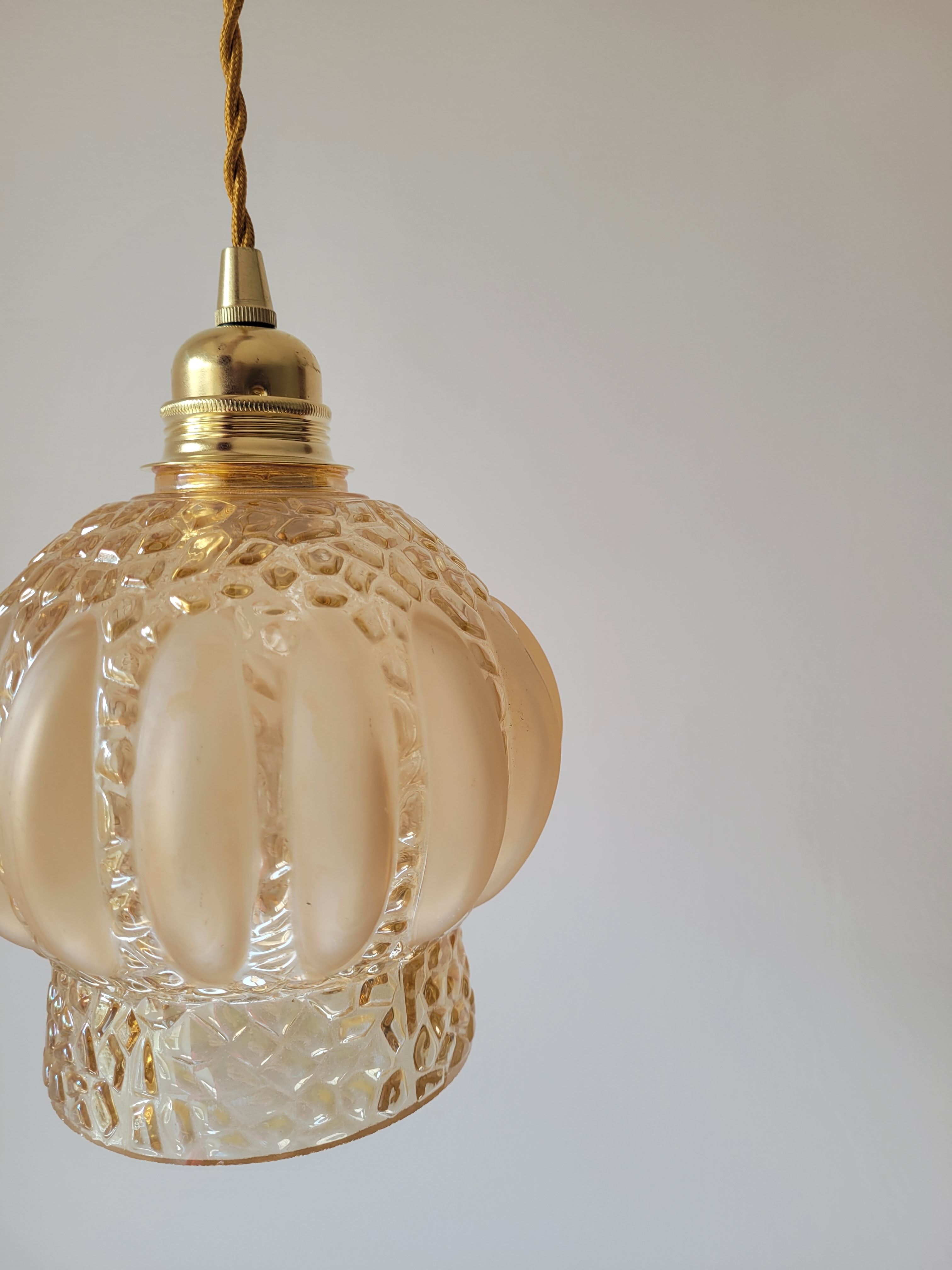 Amber molded glass pendant lamp