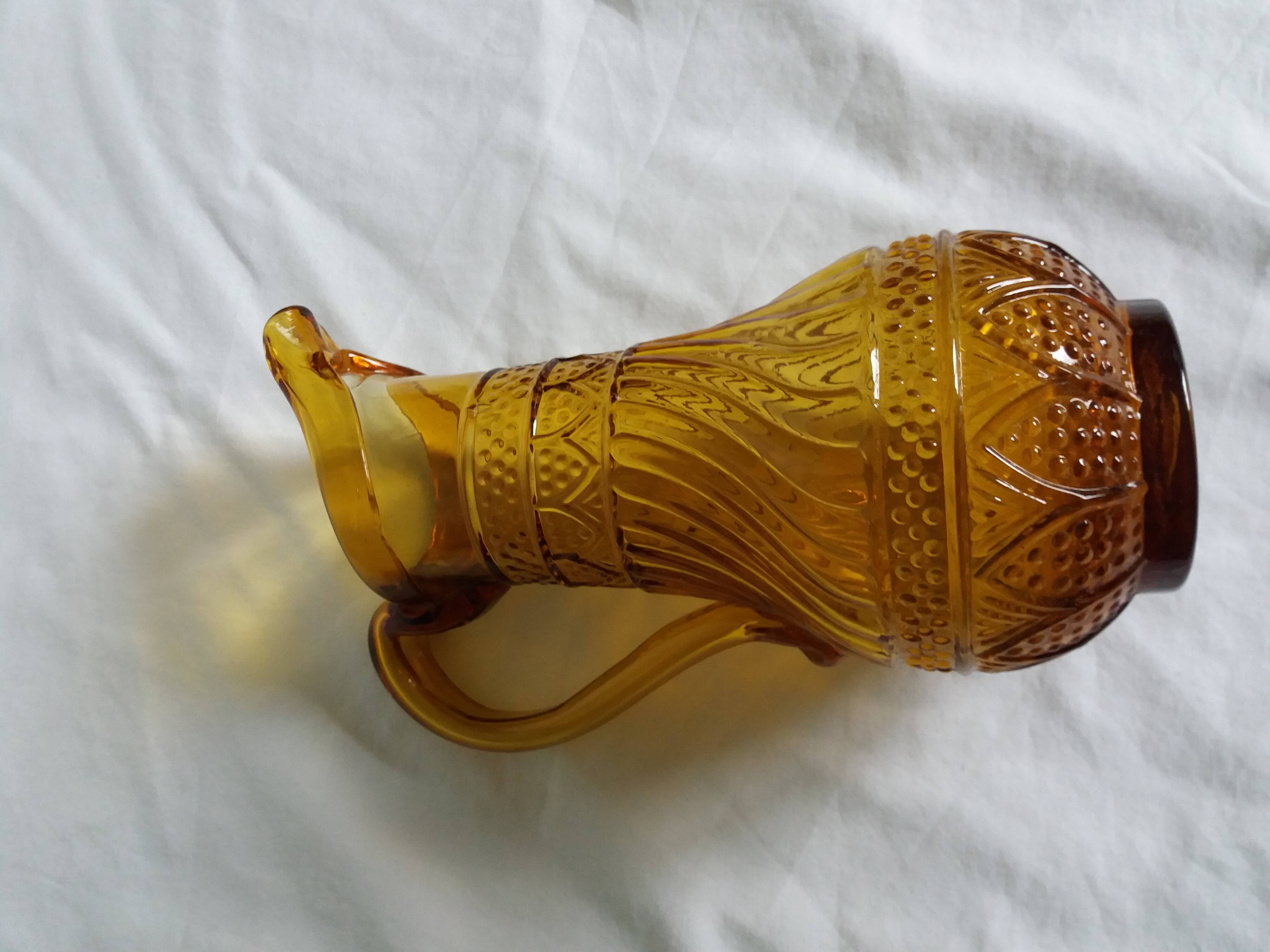 Pichet en verre ambré