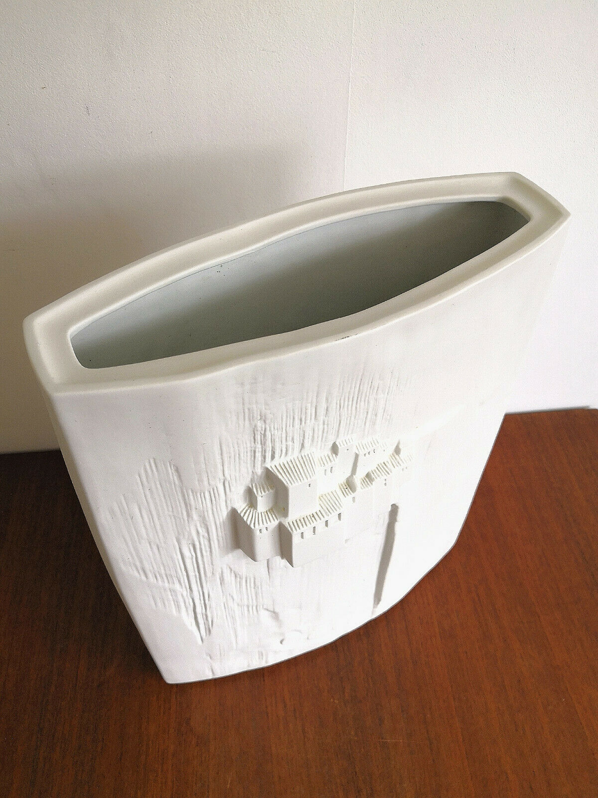 Vase en biscuit Jacques Buchholtz, village perché en porcelaine Studio d'Art
