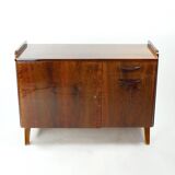 Buffet Mid-Century en noyer par Tatra, Tchécoslovaquie, années 1960