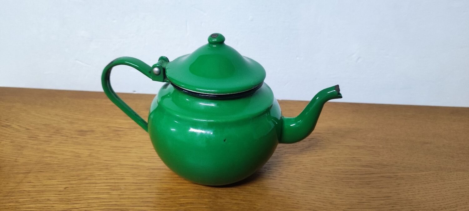 Enamel teapot