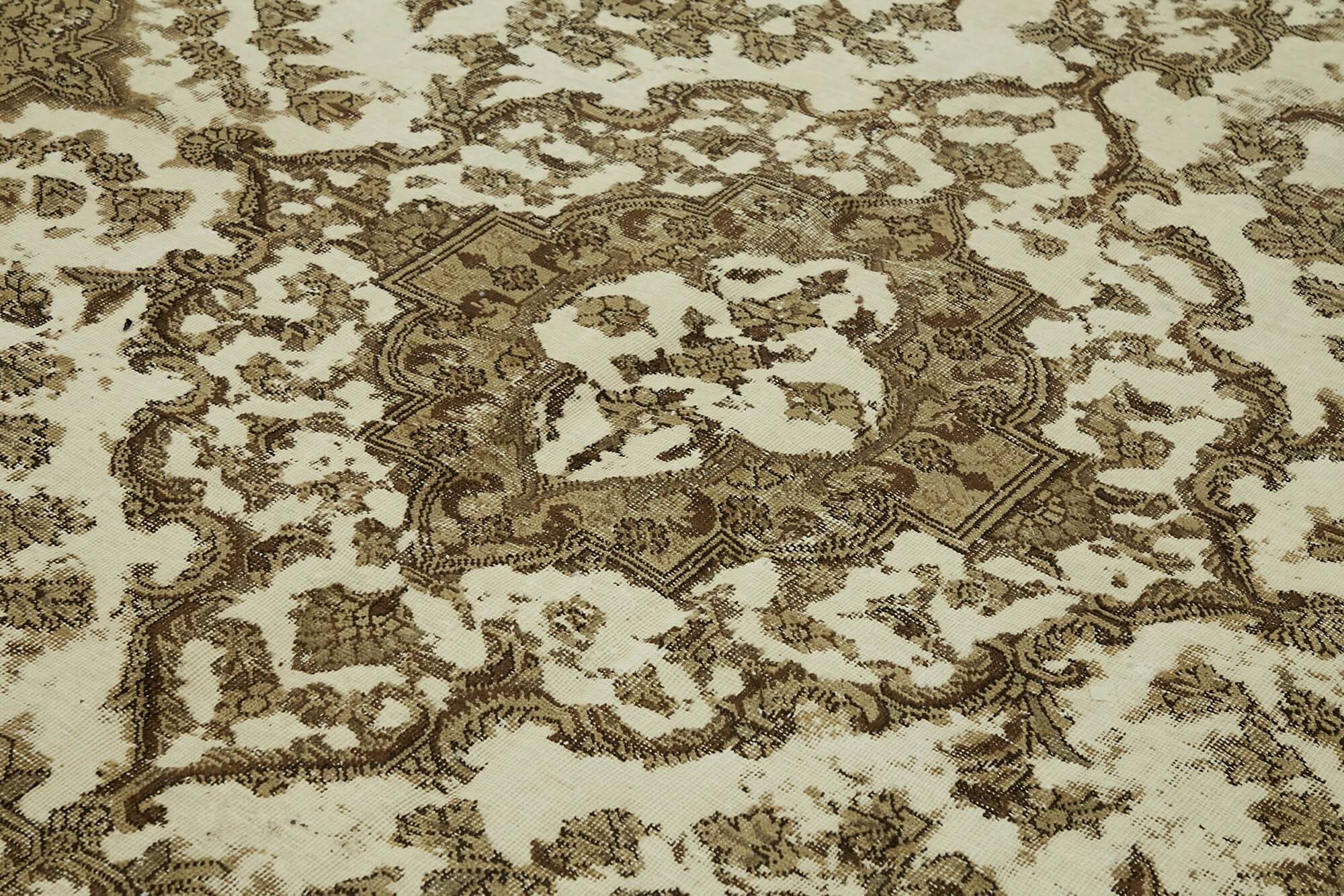 1970s 260 cm x 375 cm Beige Wool Carpet