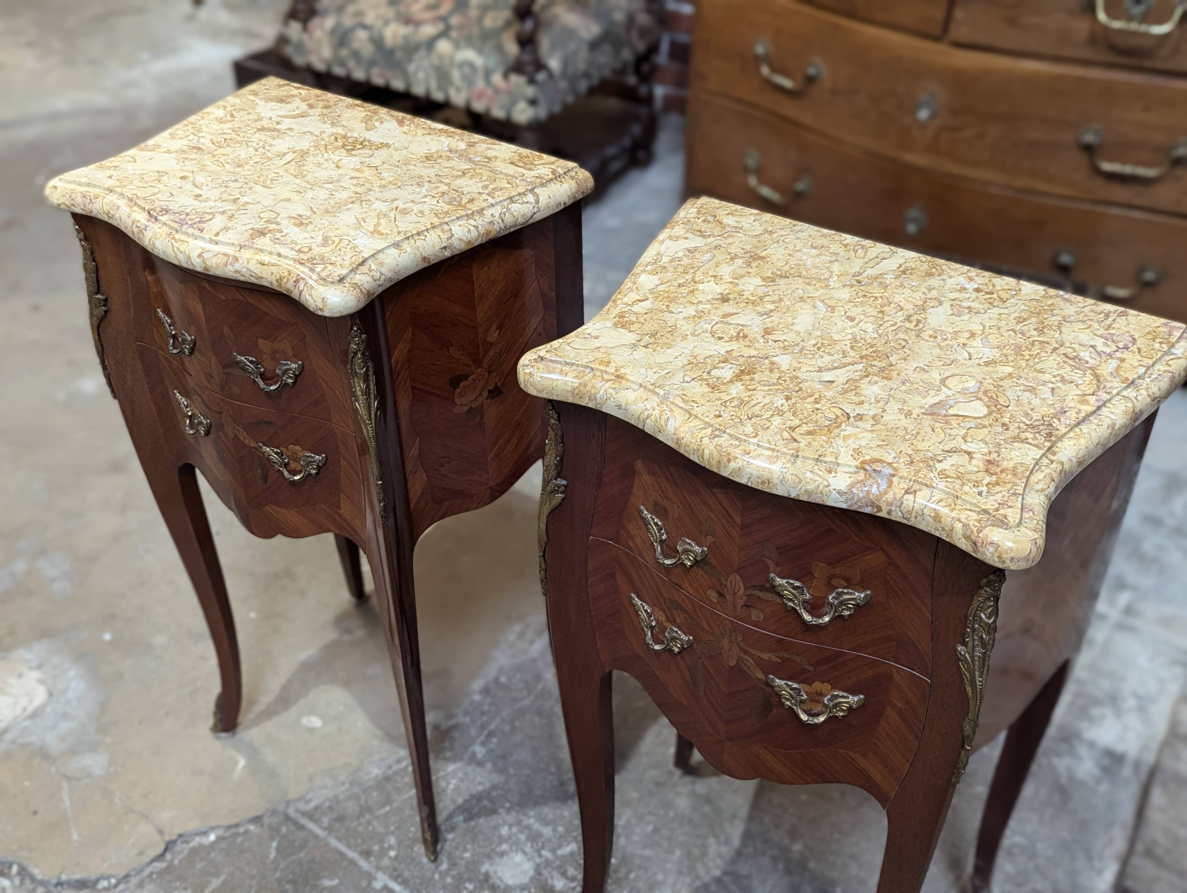 Paire chevets style louis XV