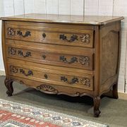 Commode de style Louis XV des années 1950 en merisier et loupe d'orme