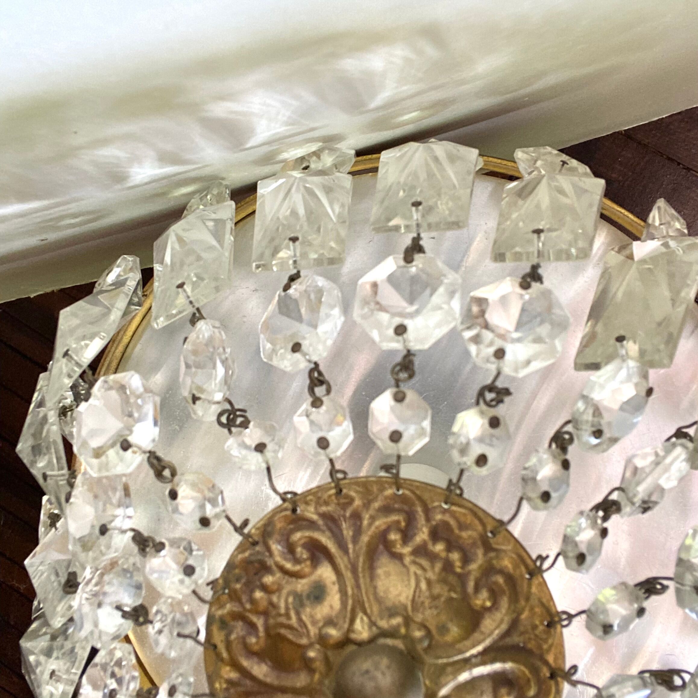 Ceiling lamp with old grapevines