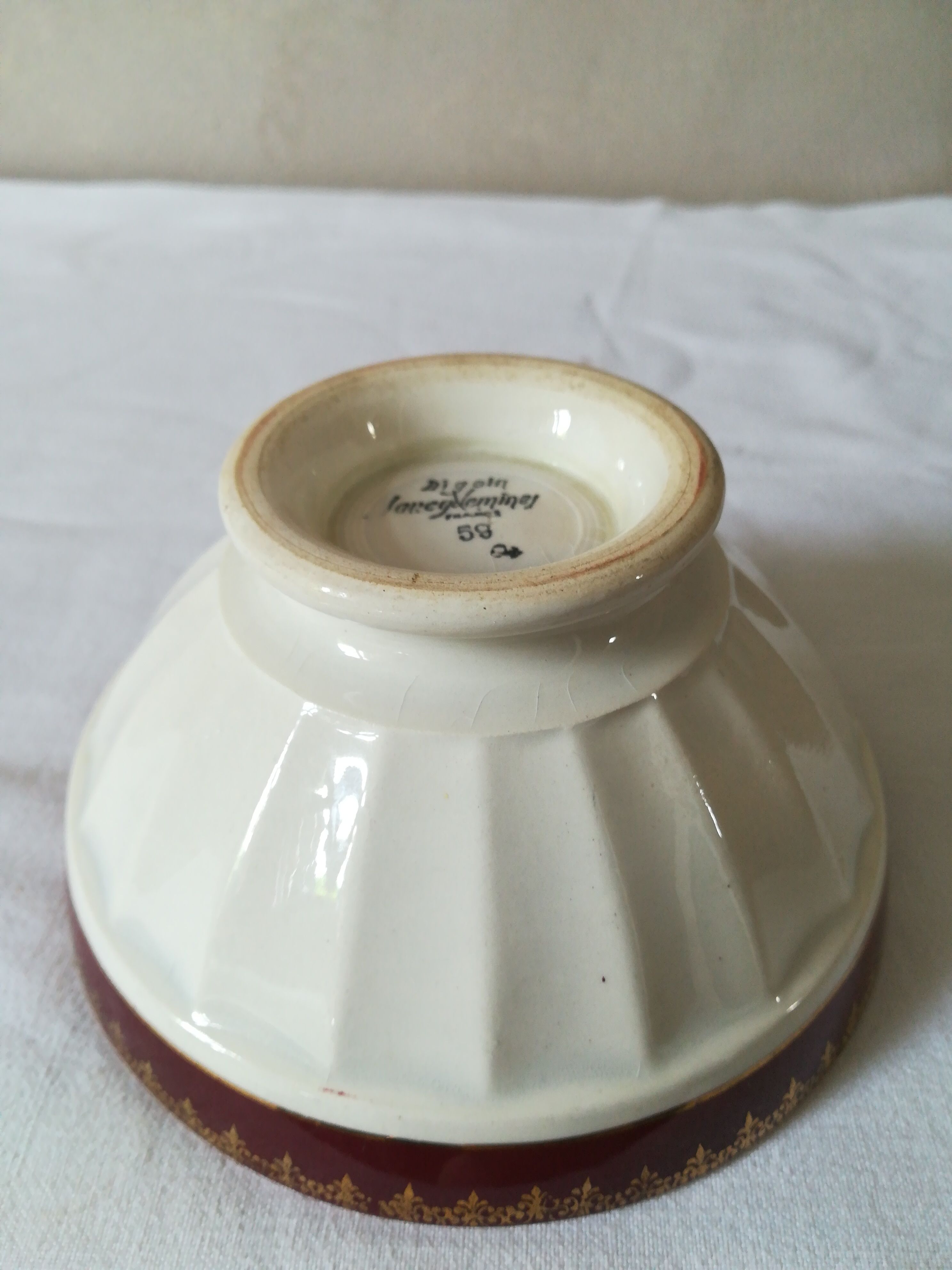 Digoin old standing bowl