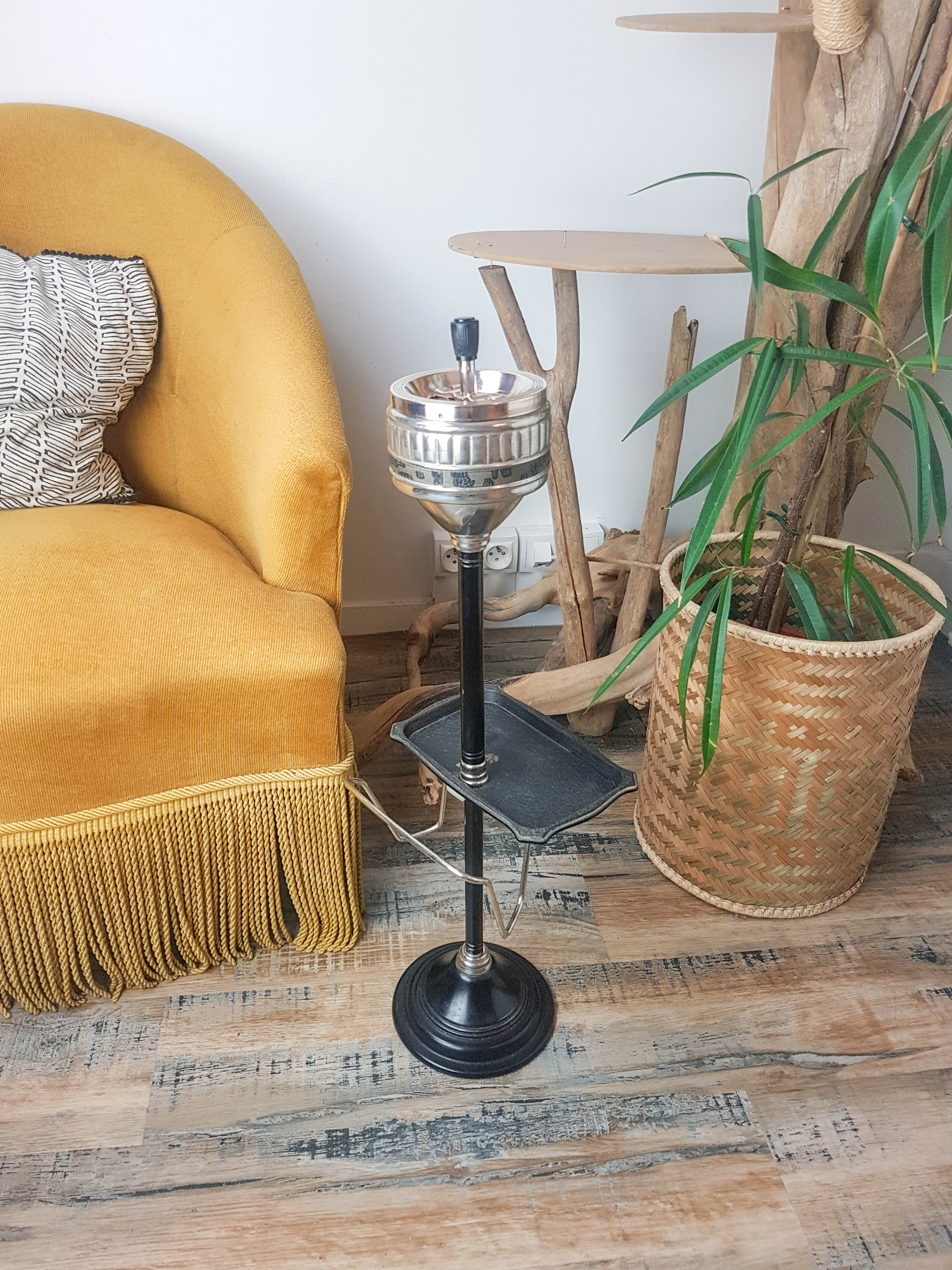 Cendrier sur pied vintage avec tablette et porte revue années 50