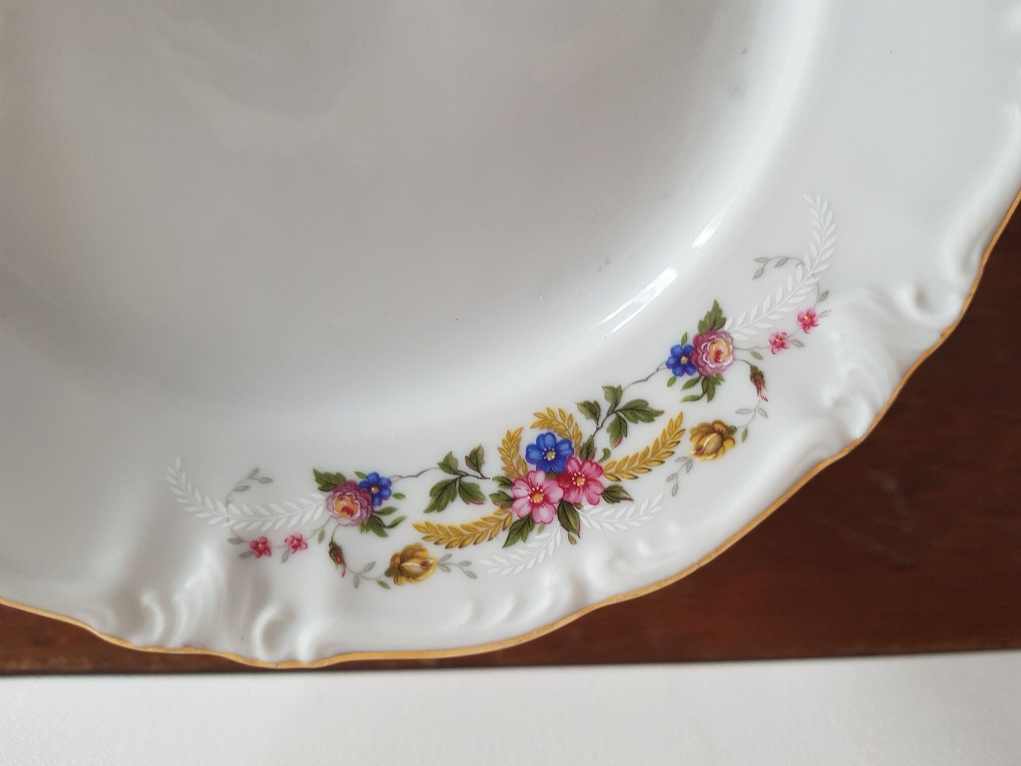 Dessert plates and porcelain dish flowers dessert service