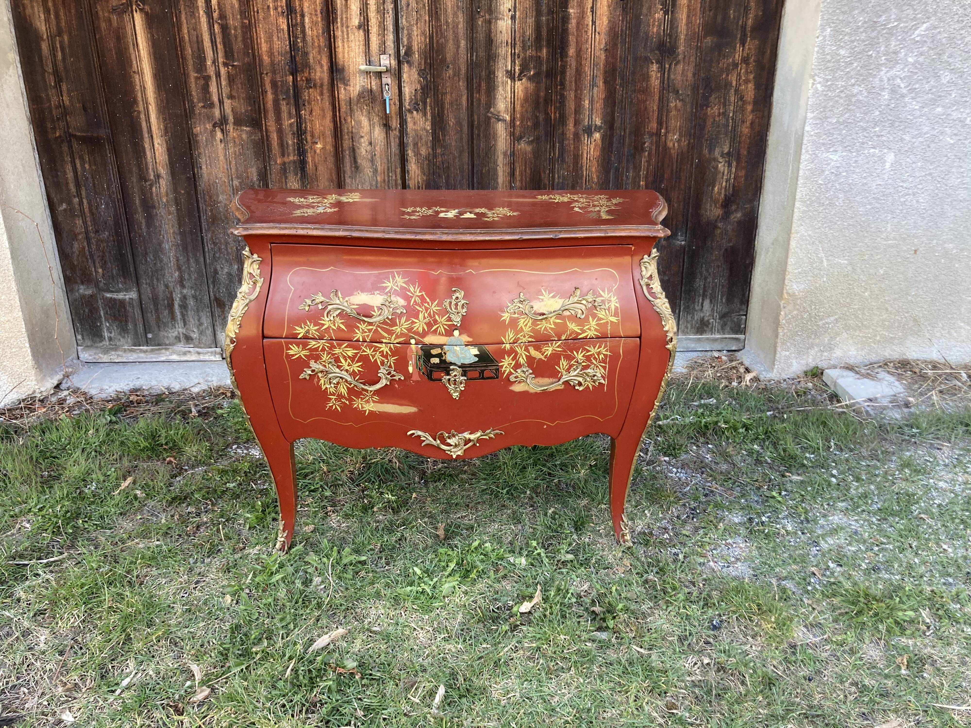 Commode galbée louis XV