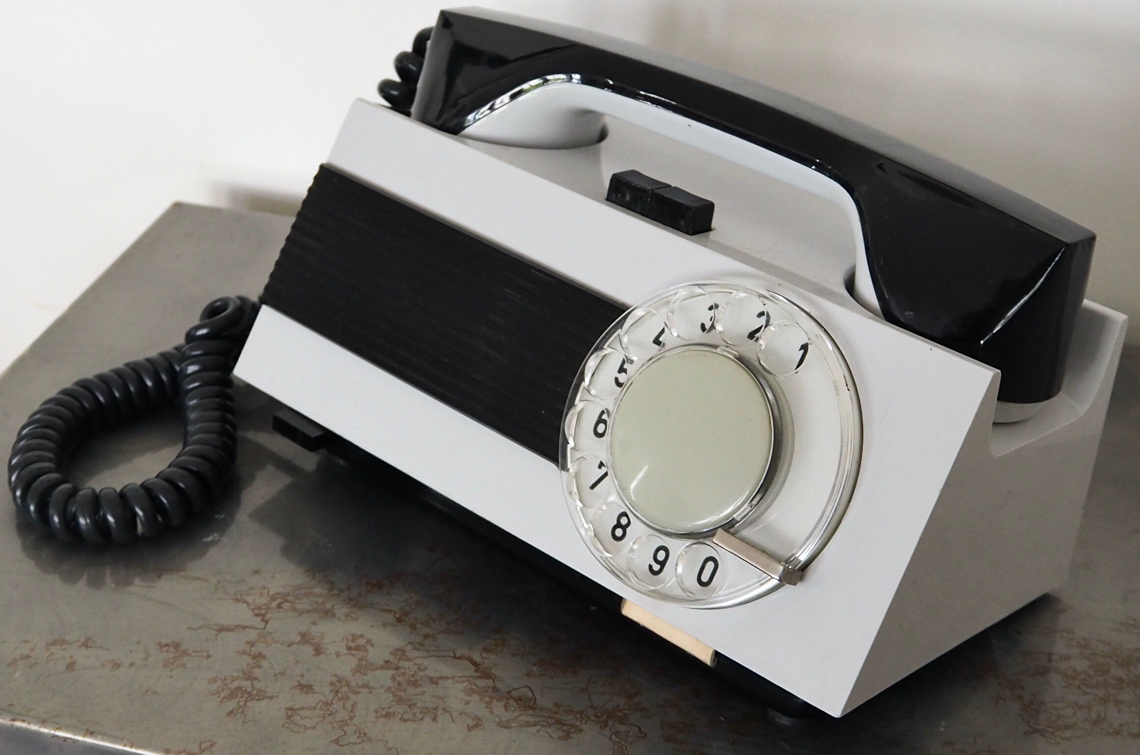 Téléphone rotatif « Tesla » des années 1970
