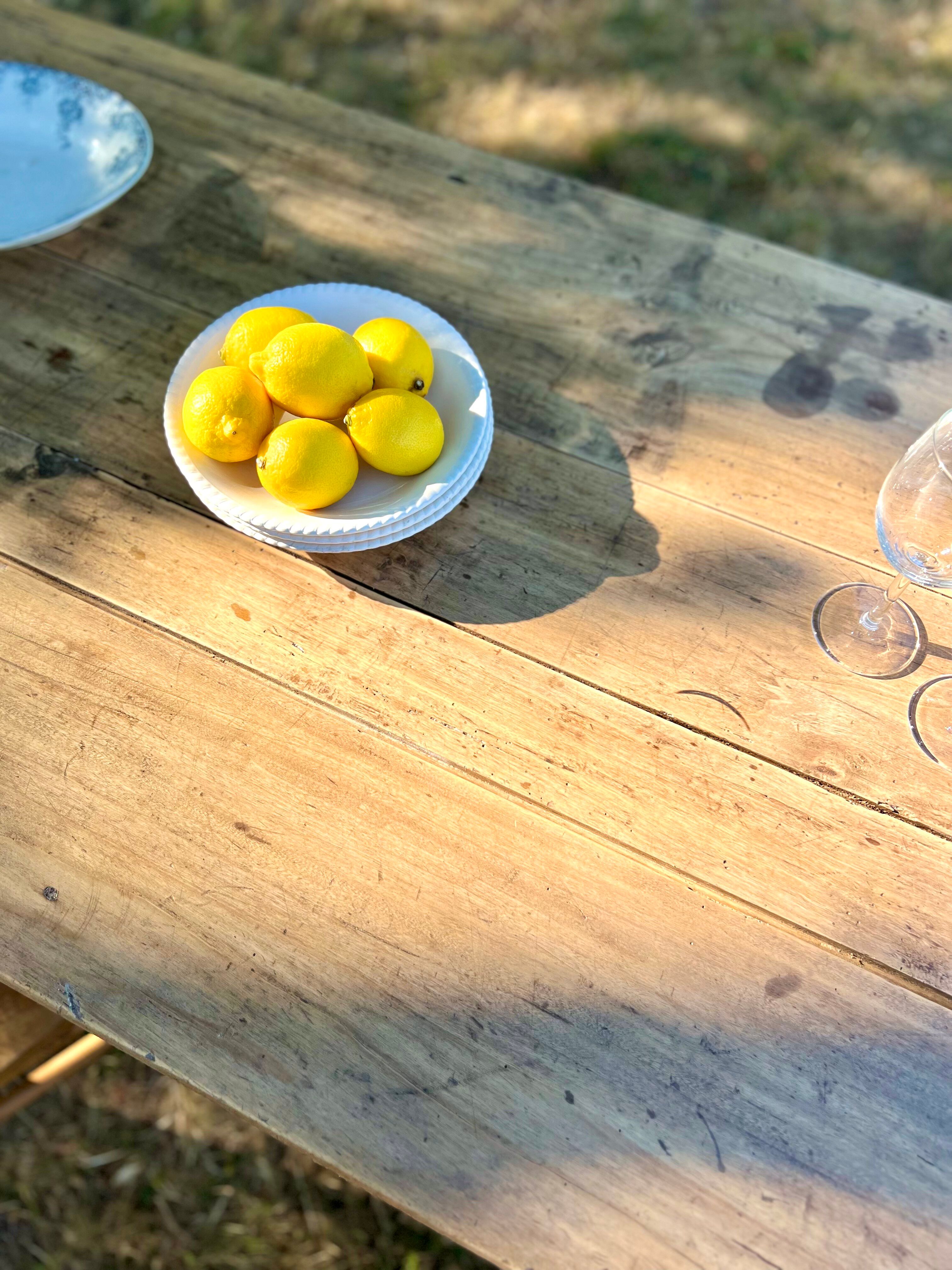 Grande table de ferme rénovée