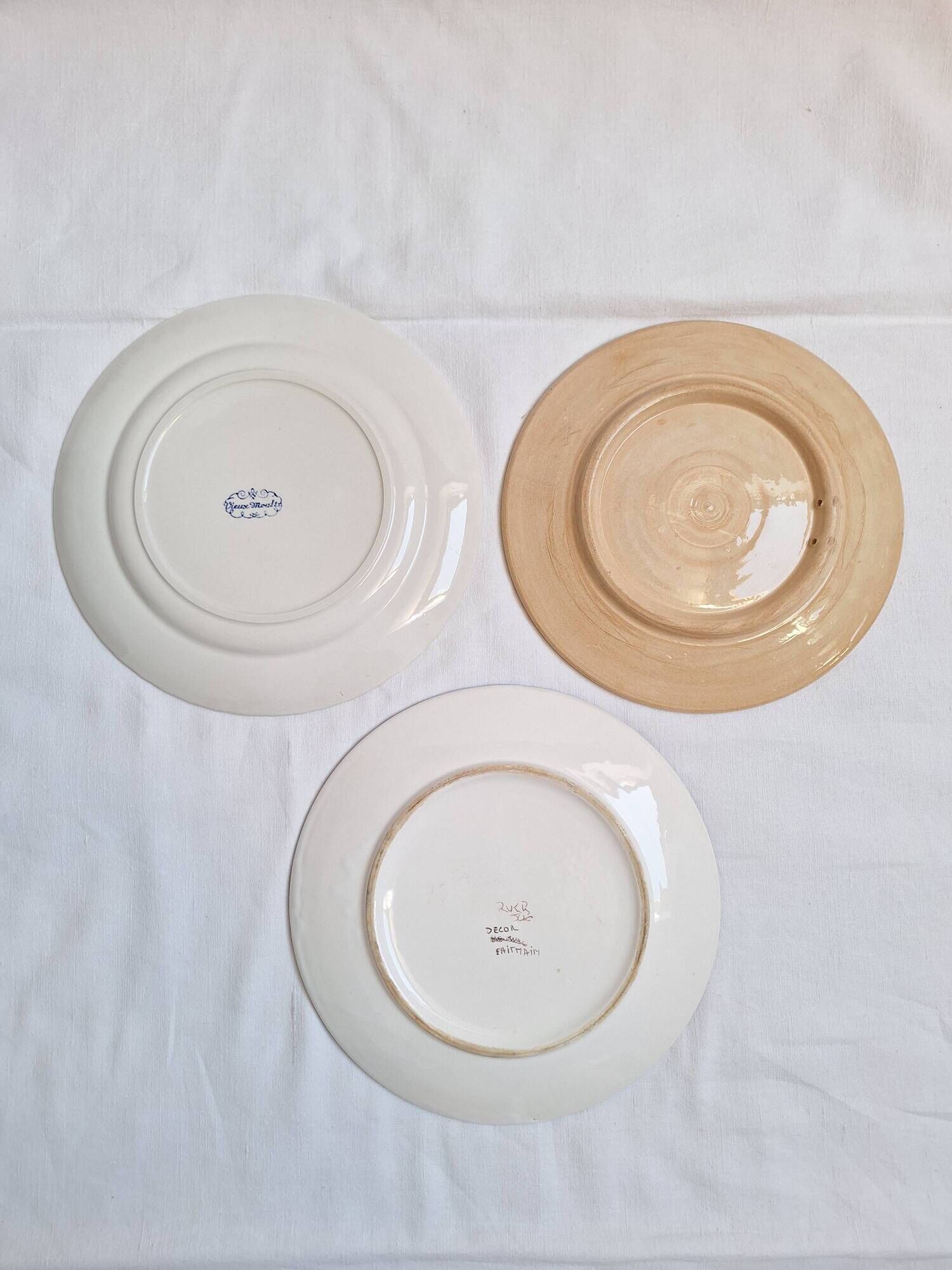 Hand-painted artisanal flat plates