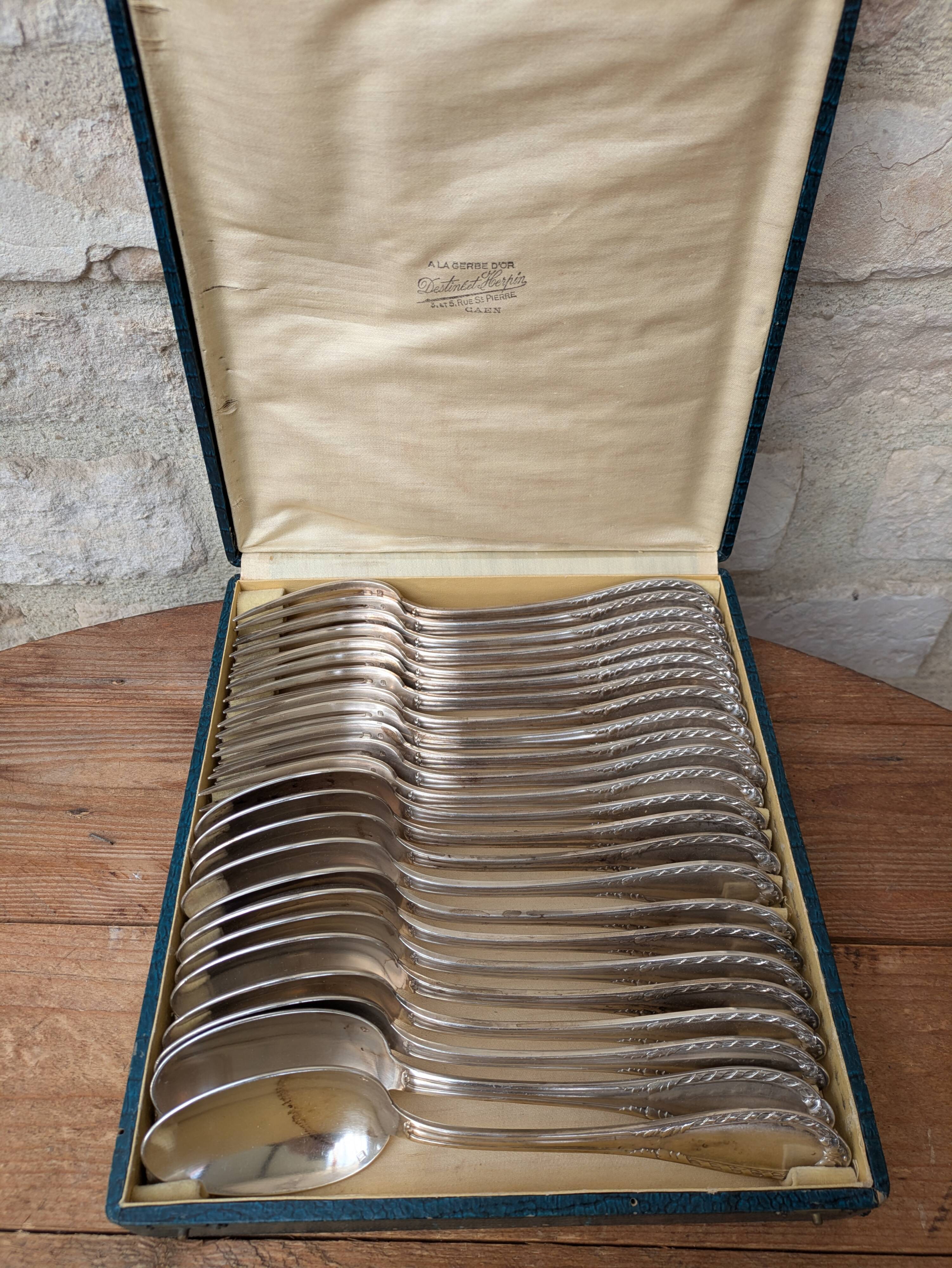 Set of 12 silver plated forks and 12 spoons 84g