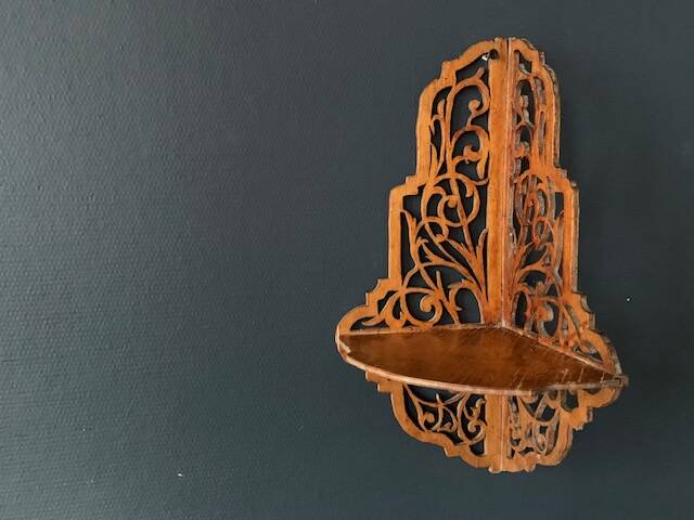 Old wall corner shelf in cut wood from the 1900s