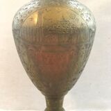 Vase laiton ciselé dessin tour eiffel & grand palais Paris vintage