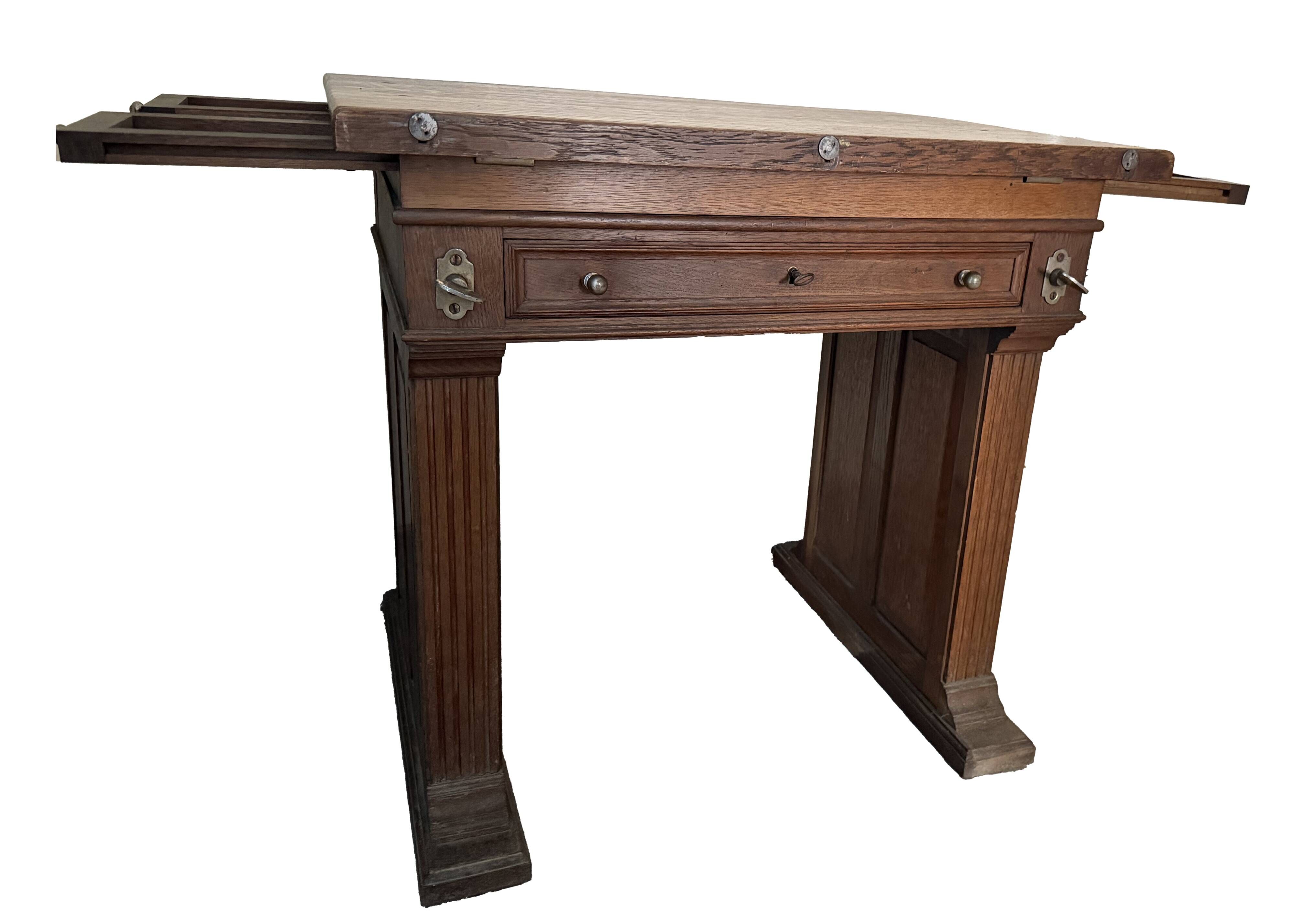 Féret desk or system table
