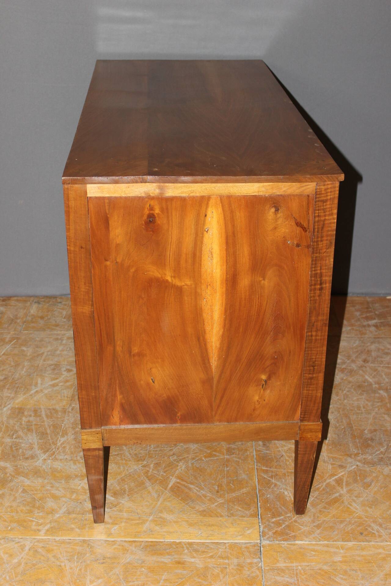 Commode Directoire en noyer début XIX