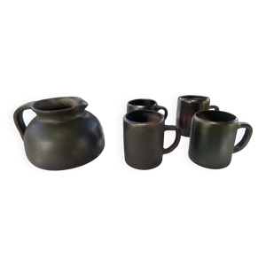 Cruche et tasses en grès