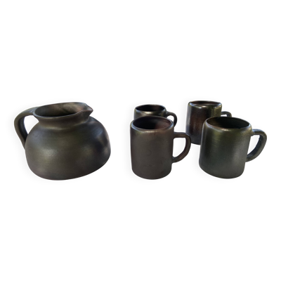 Cruche et tasses en grès de Jean Dubost