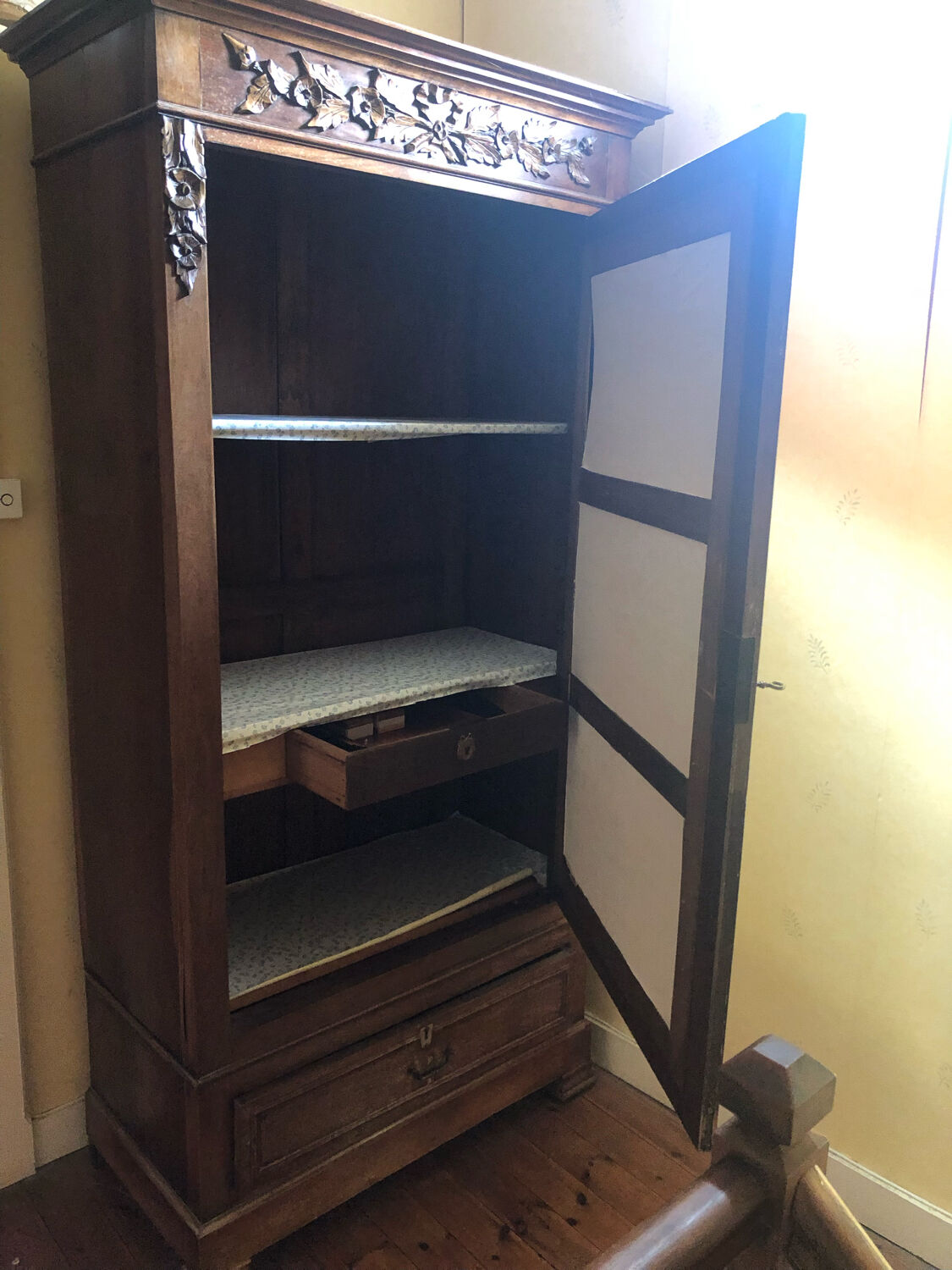 Wardrobe with mirror