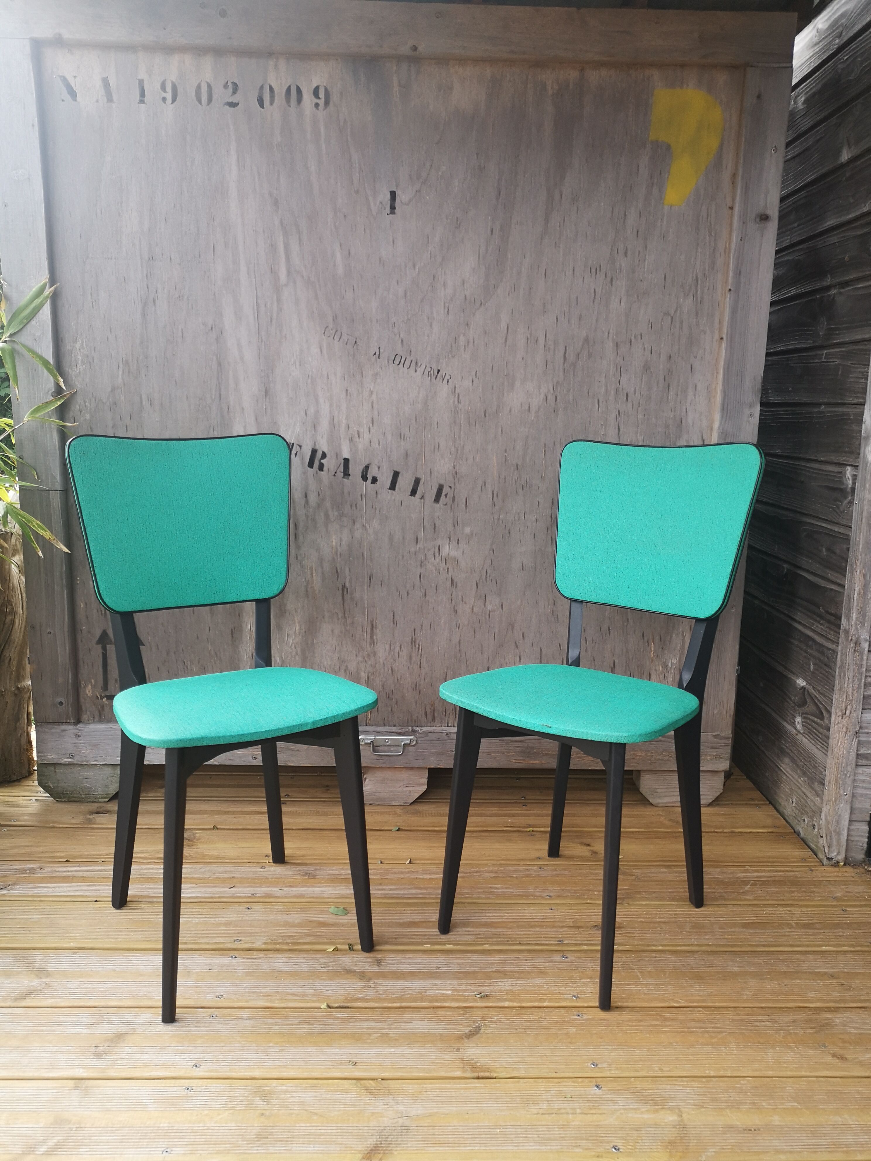Lot de 2 chaises bois et moleskine verte
