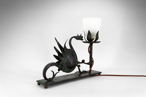 Lampe à poser au dragon en fer forgé, circa 1900