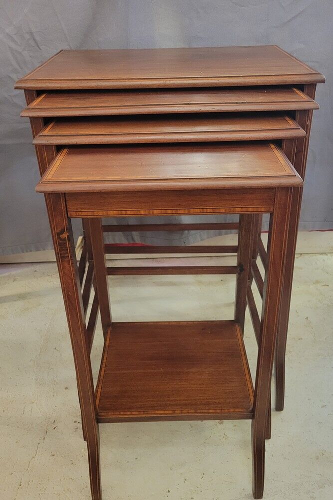 Tables gigognes
