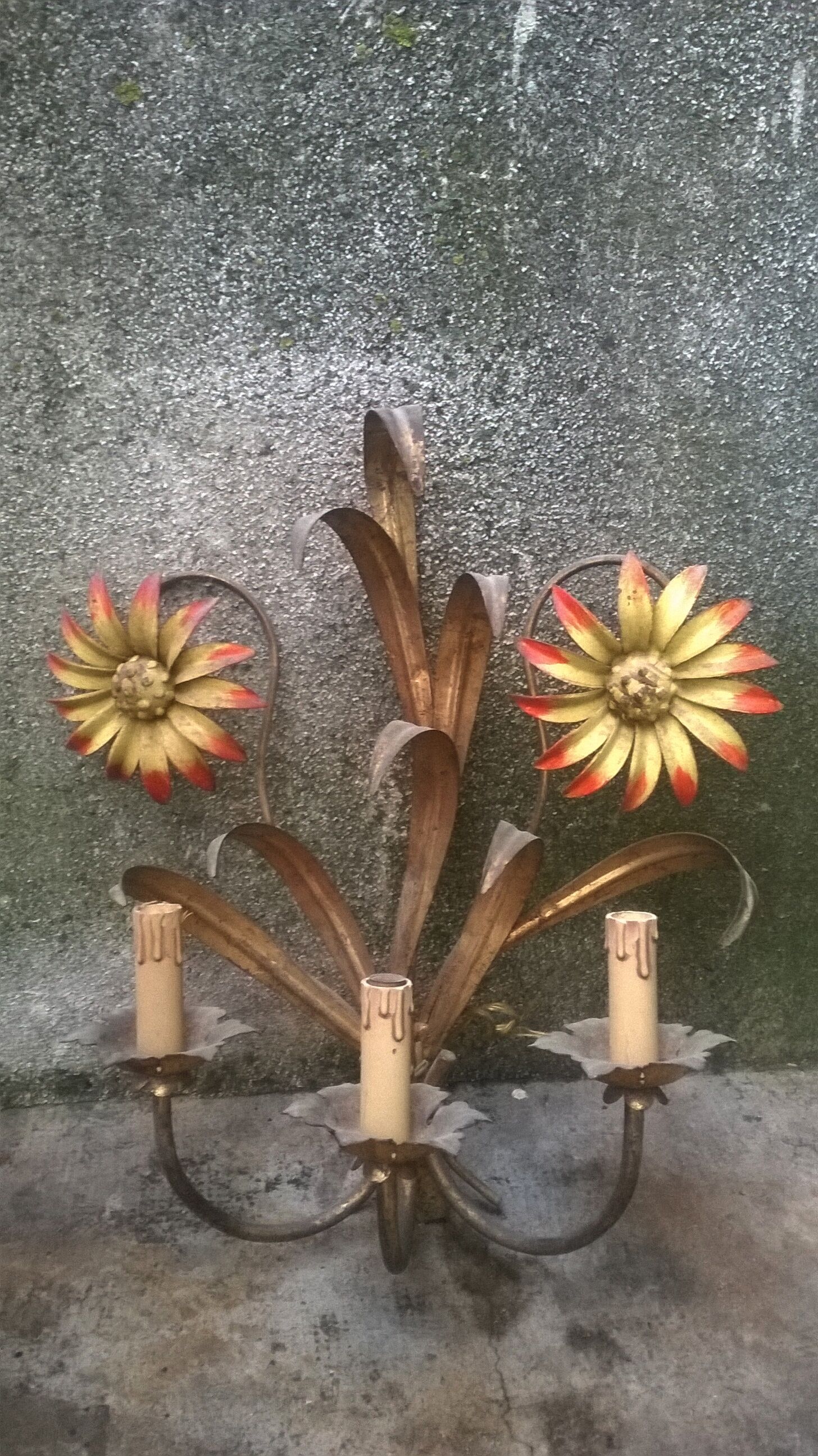 Stunning vintage wall light