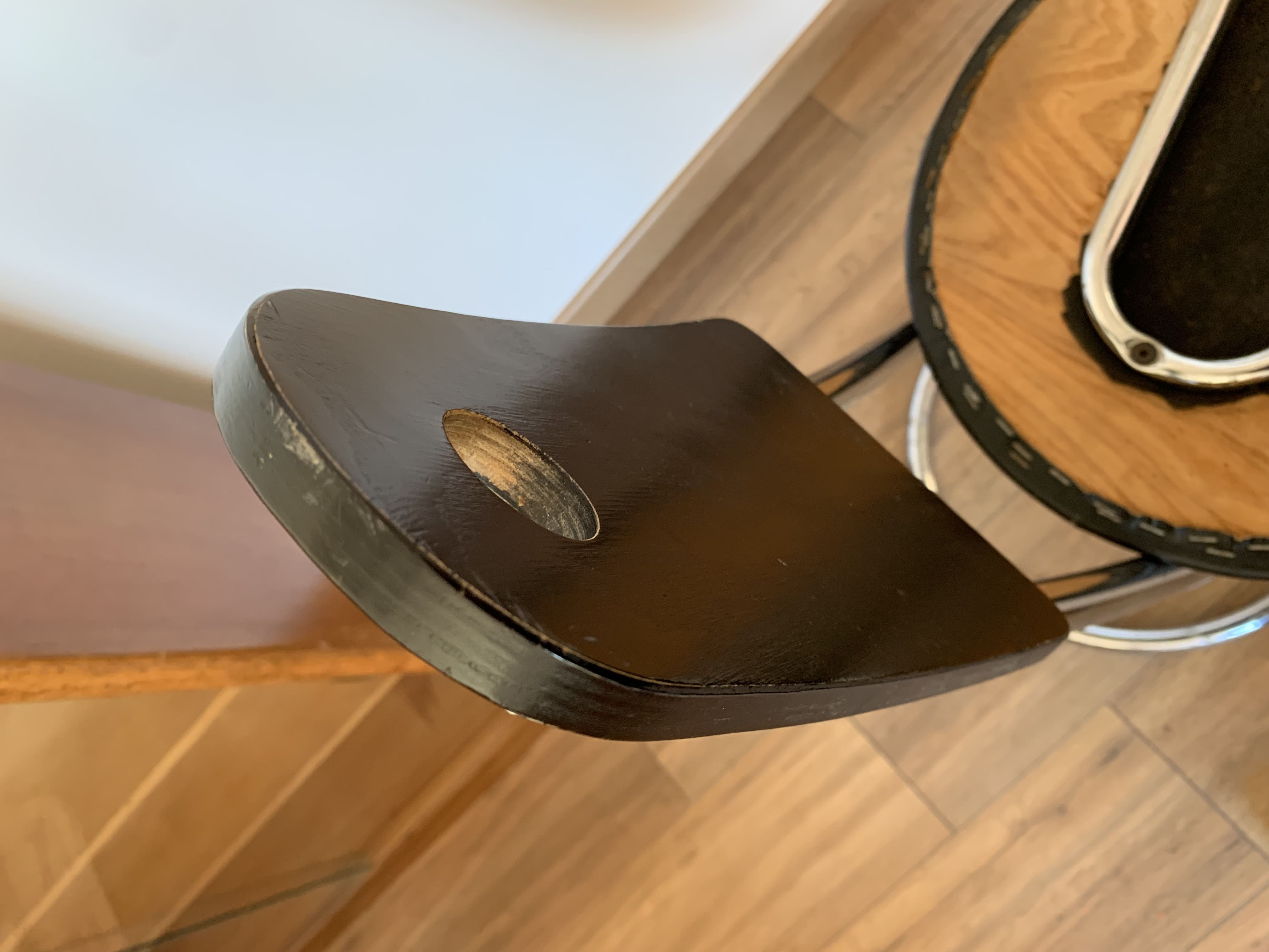 2 chaises en porte à faux