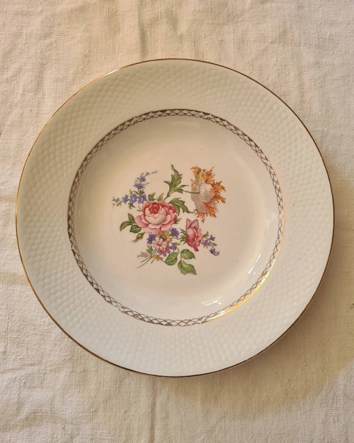 Amandinoise flowered dinner plates