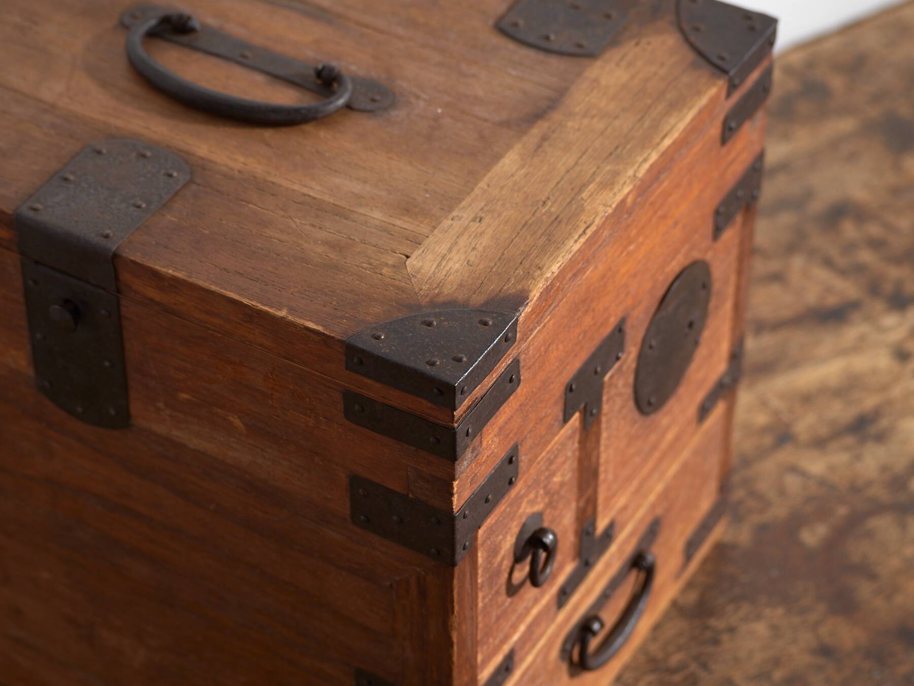 Japanese ko-dansu with hinged lid and paulownia wood drawers, Meiji–Taishō period, circa 1868–1926.