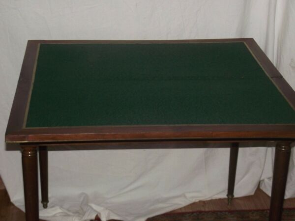 Table à jeux en acajou d'époque Louis XVI