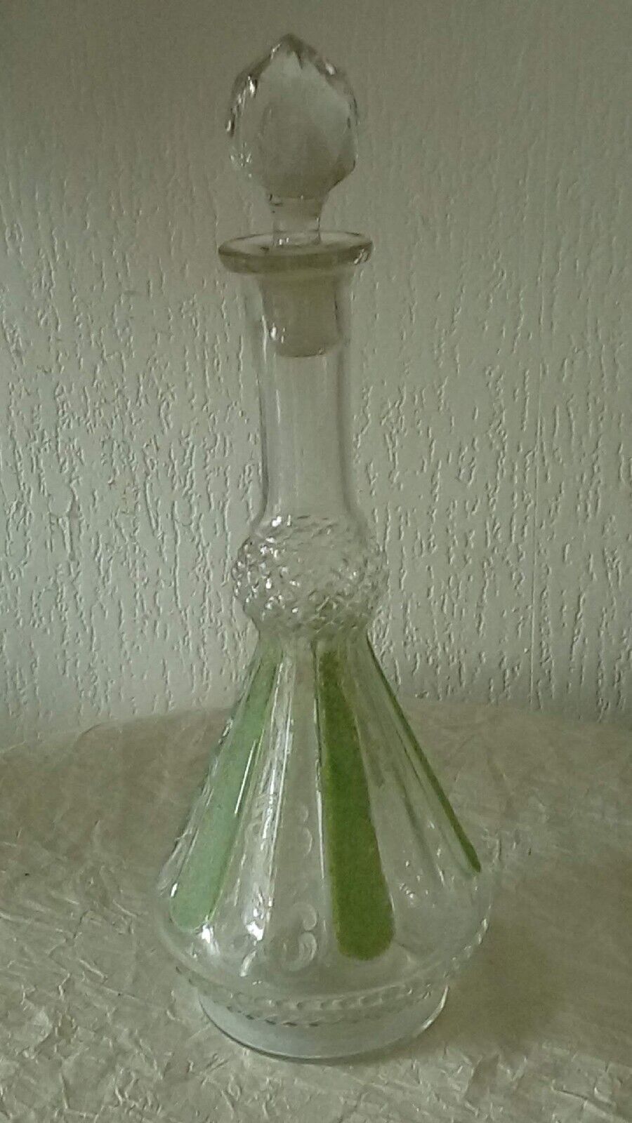 Diamond tip lace effect glass carafe
