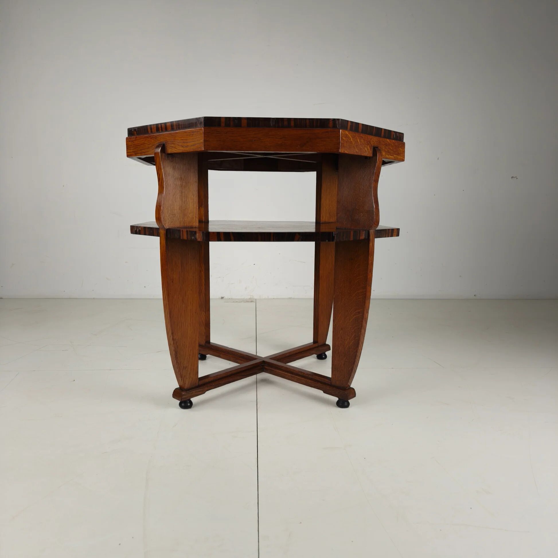 Amsterdam School coffee table – oak with veneer inlay, circa 1920