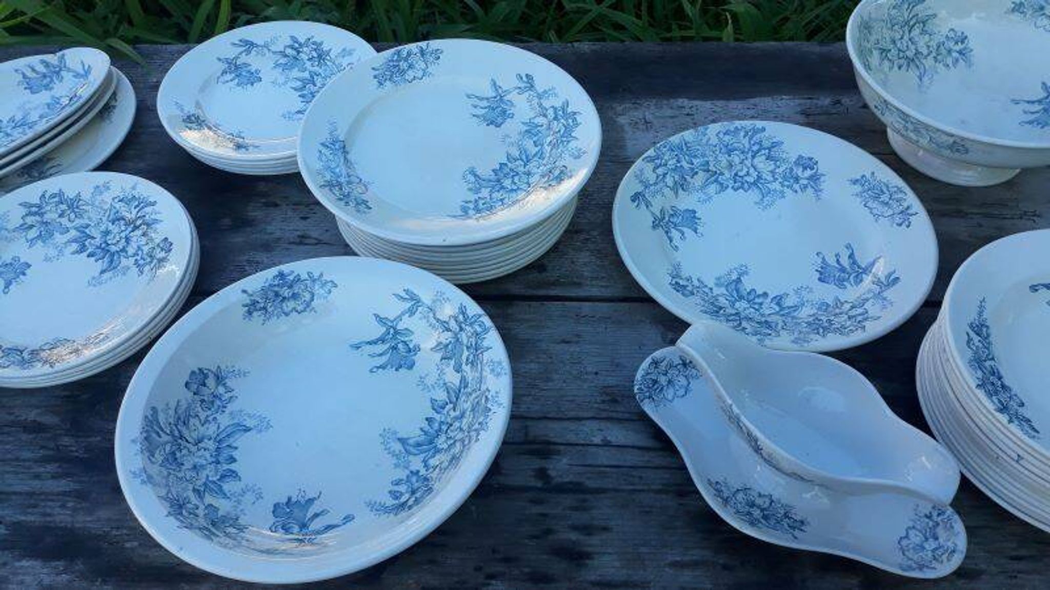 Part of the Floreal service from the Givors Earthenware Factory (Grigny Rhône)