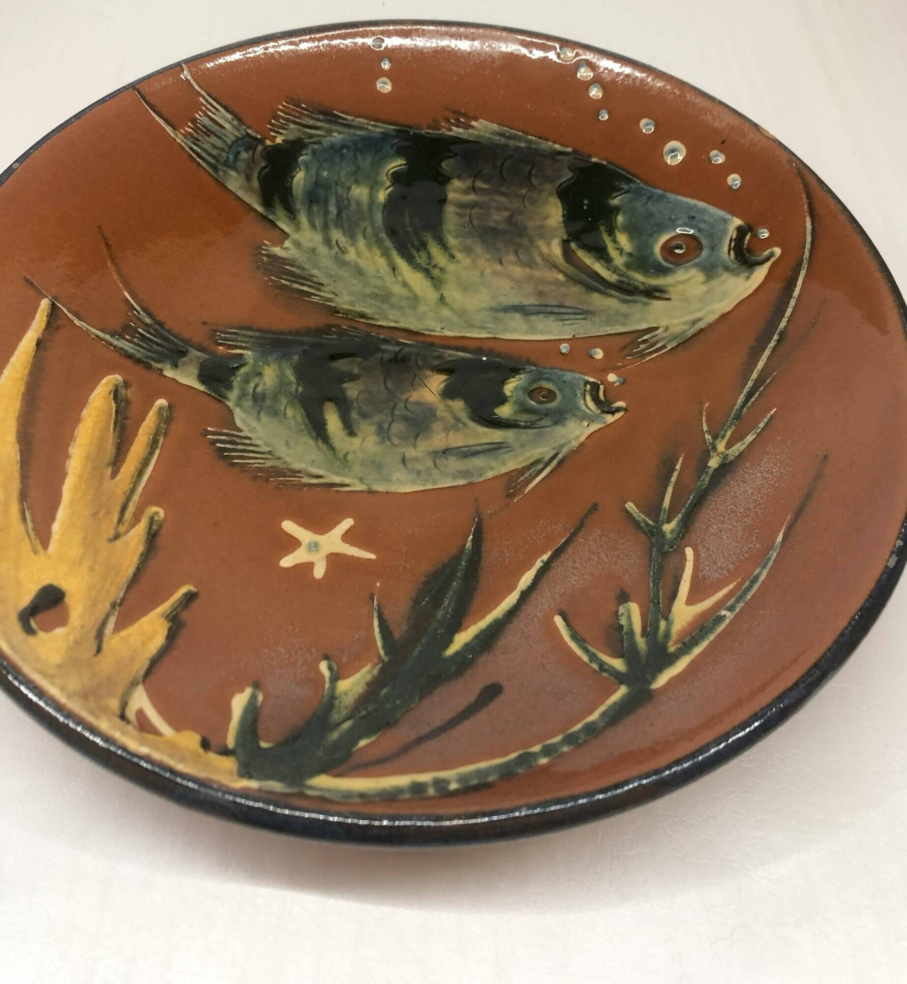 Lluís Puigdemont artisanal dish in enameled ceramic with fish decor