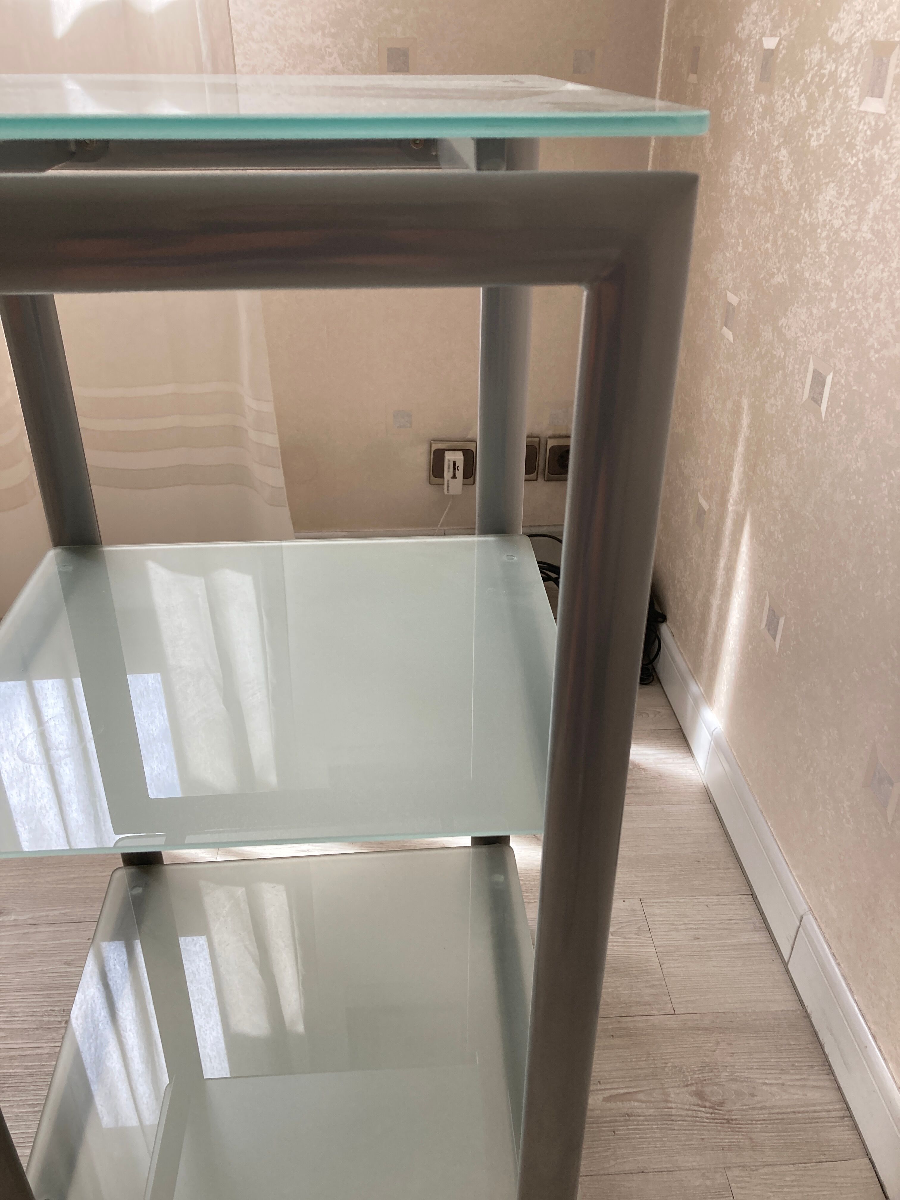 Occasional furniture with 3 shelves in metal and glass