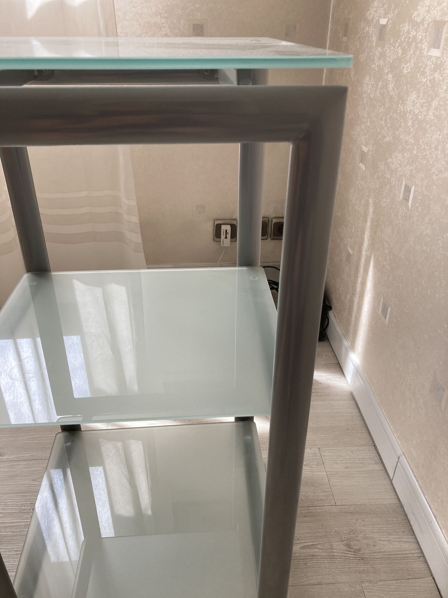Occasional furniture with 3 shelves in metal and glass