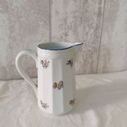 Pot à lait en faïence motifs petites fleurs