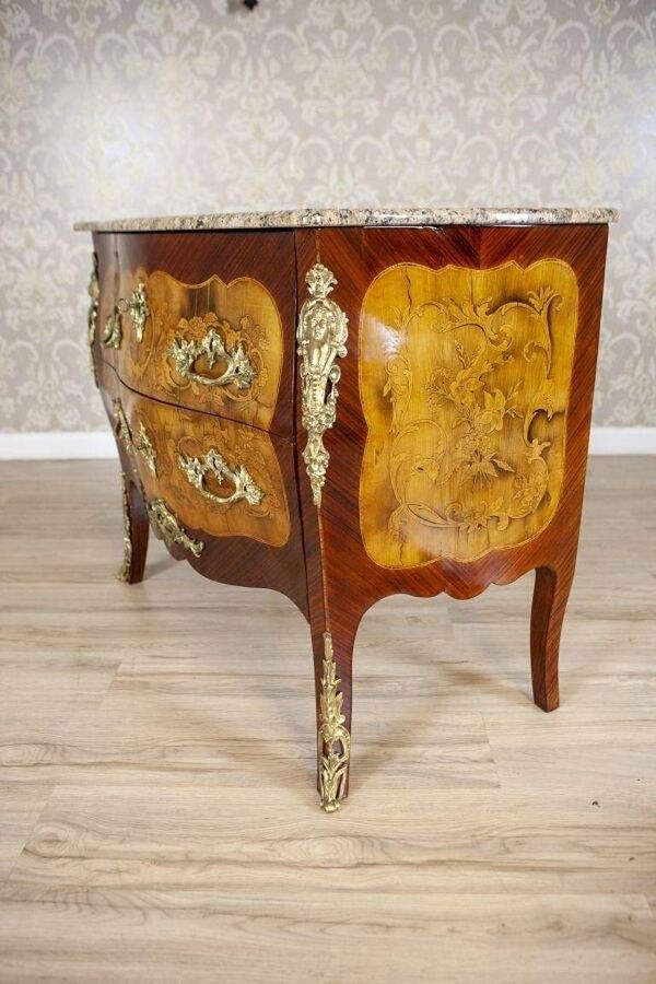 Commode de style français avec dessus en granit, années 1890.