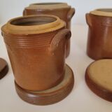 Set of 3 pots with sandstone lids