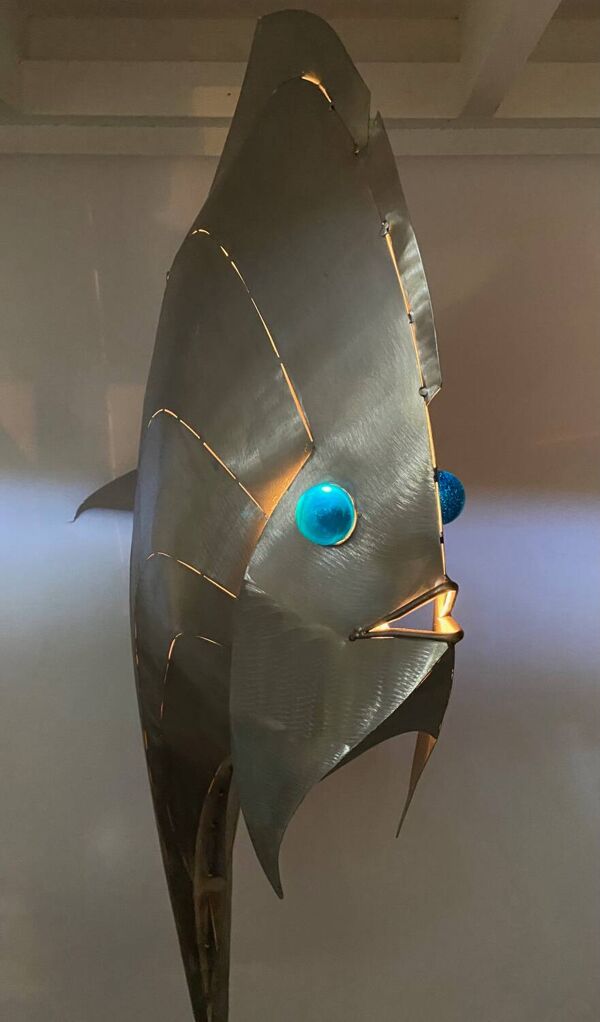 Poisson en acier inoxydable, objet lumineux de Reinhard Stube