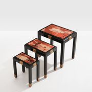 Set de trois tables gigognes décors asiatique bois noirci vers 1920