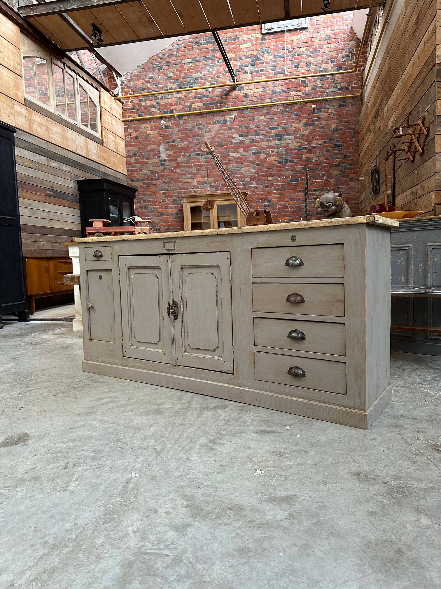 Meuble d’atelier de fabrication artisanale