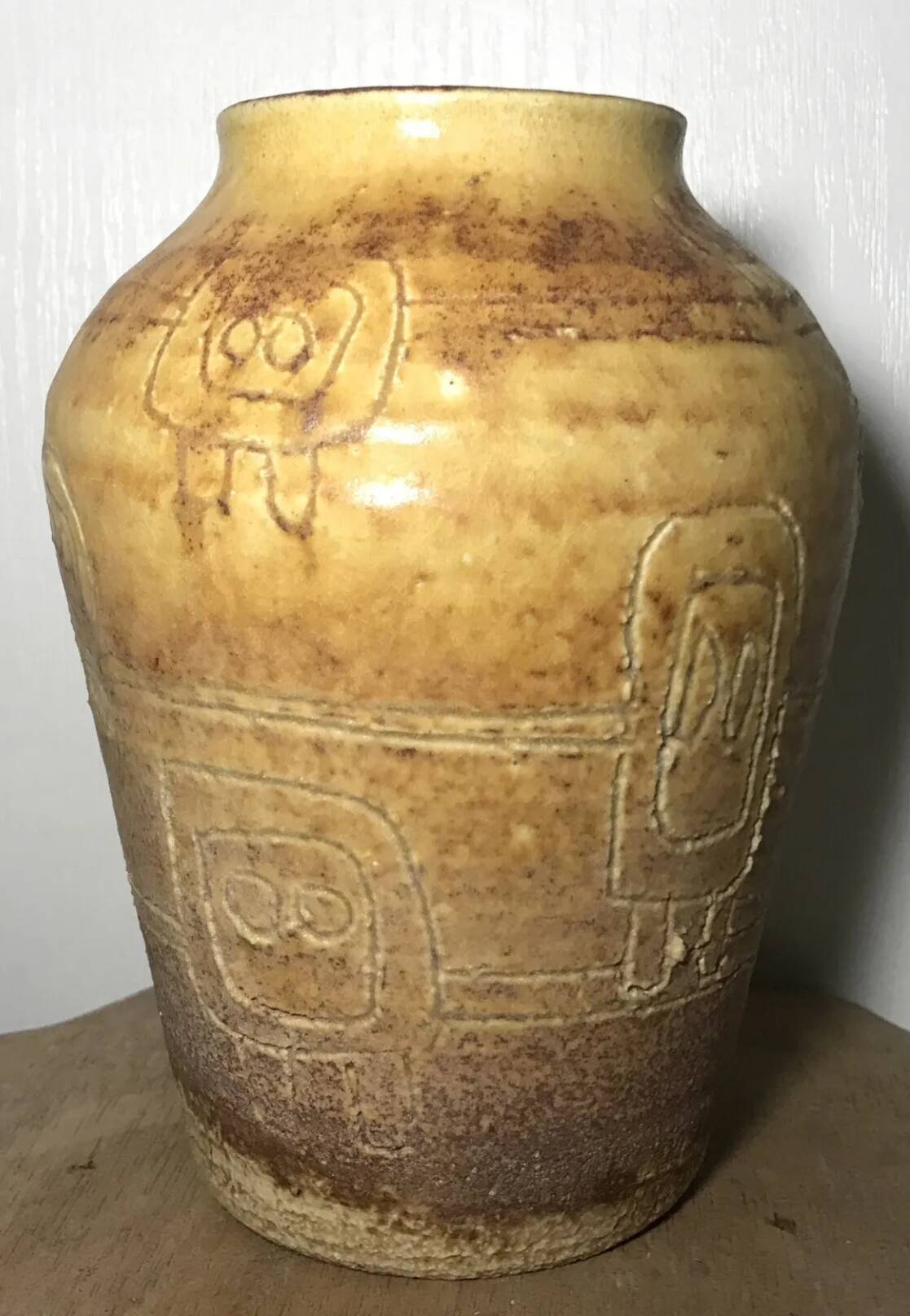 Vase vintage en céramique d’accolay, art brutaliste, signé hubert guy